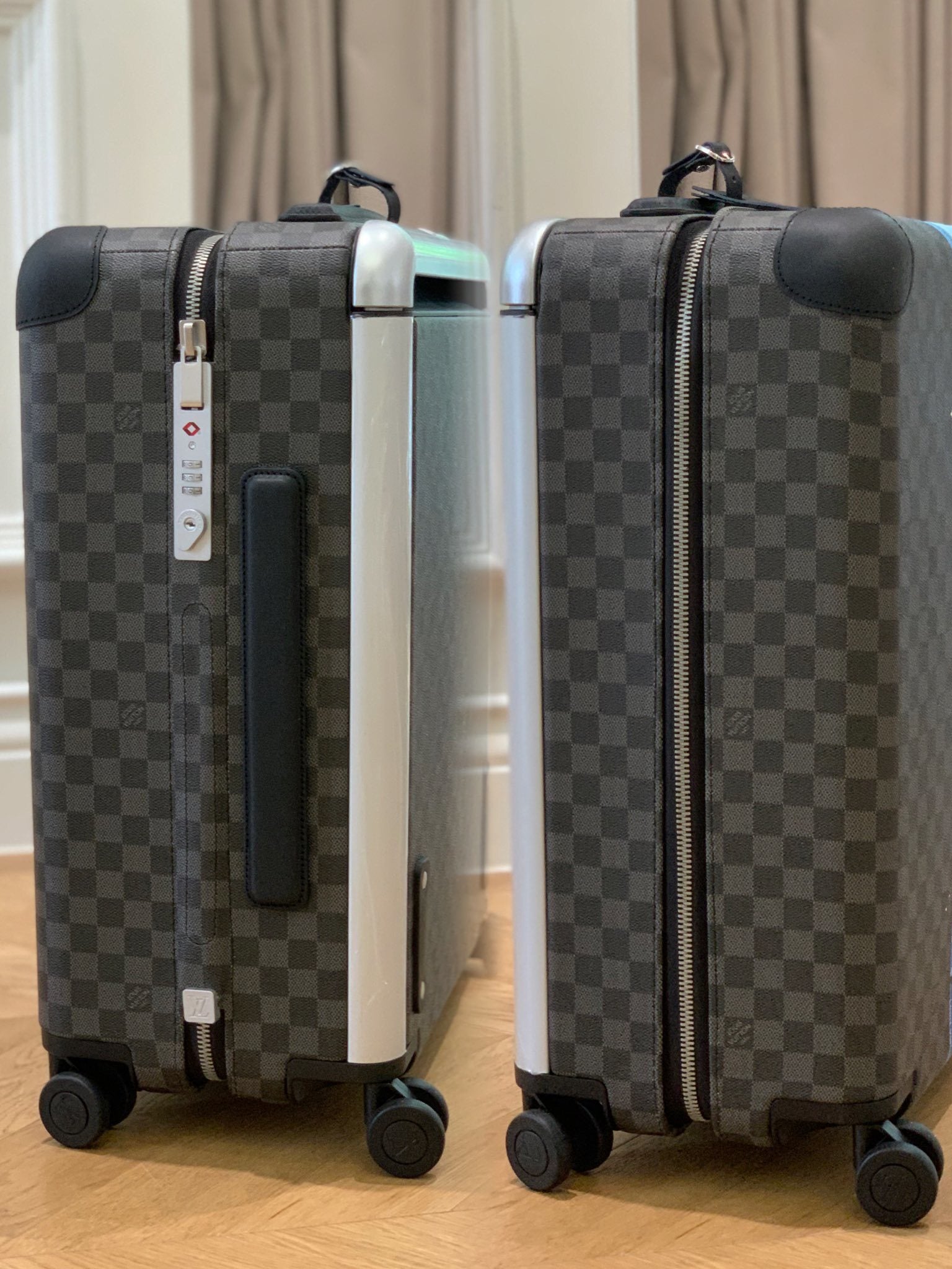 LOUIS VUITTON Horizon 55 Four-Wheel Trolley