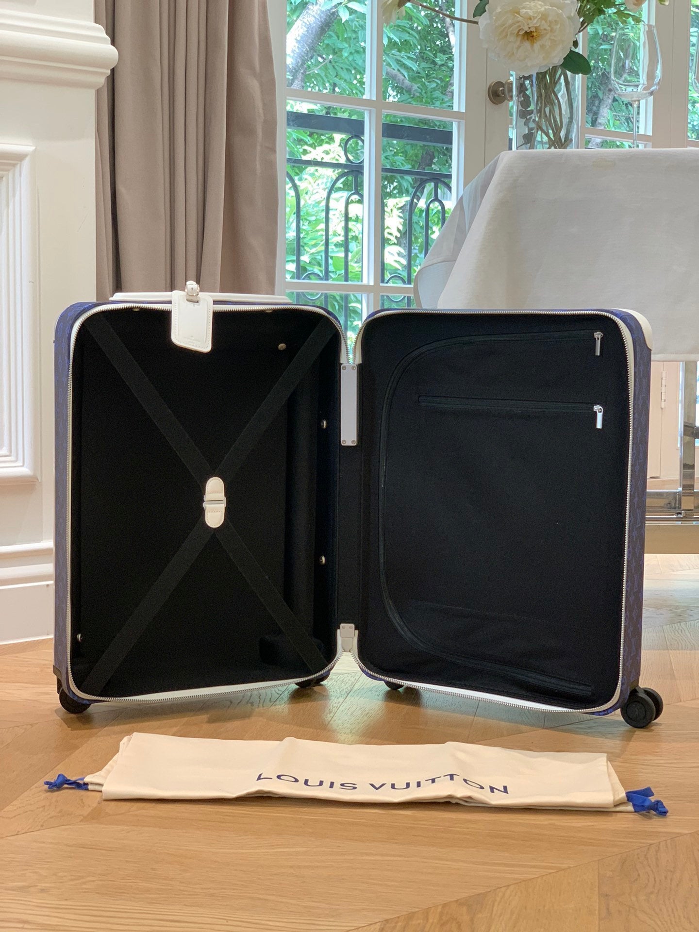 LOUIS VUITTON Horizon 55 Four-Wheel Trolley