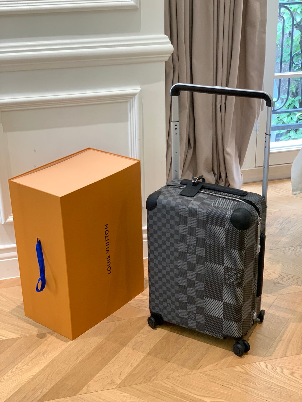 LOUIS VUITTON Horizon 55 Four-Wheel Trolley