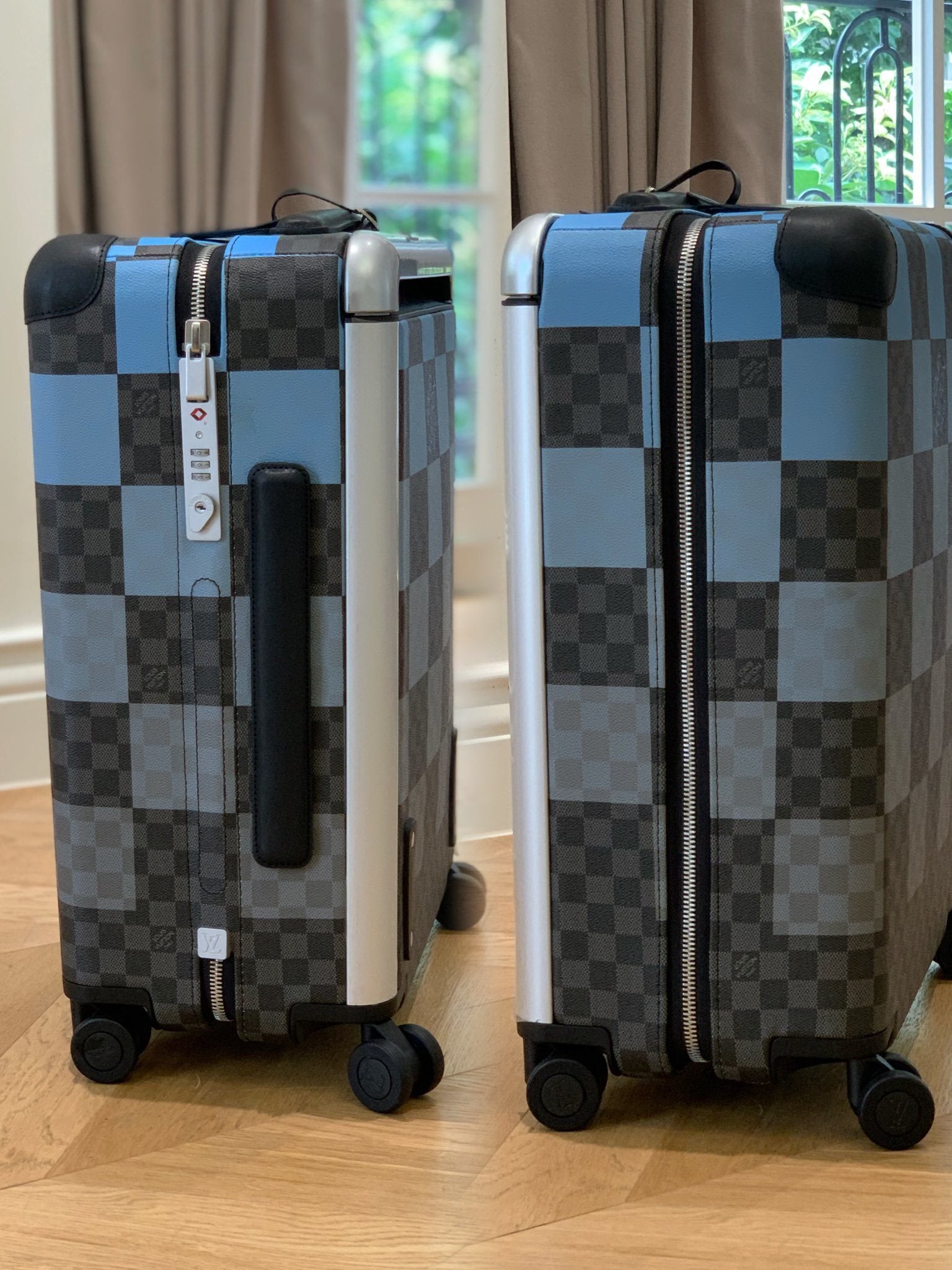 LOUIS VUITTON Horizon 55 Four-Wheel Trolley