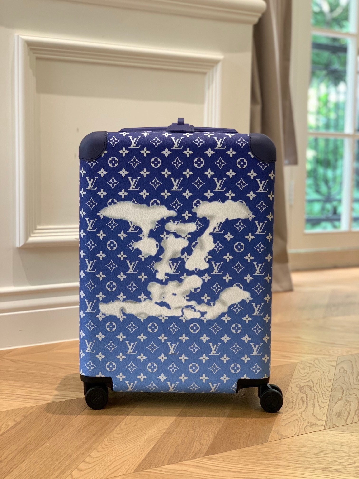 LOUIS VUITTON Horizon 55 Four-Wheel Trolley