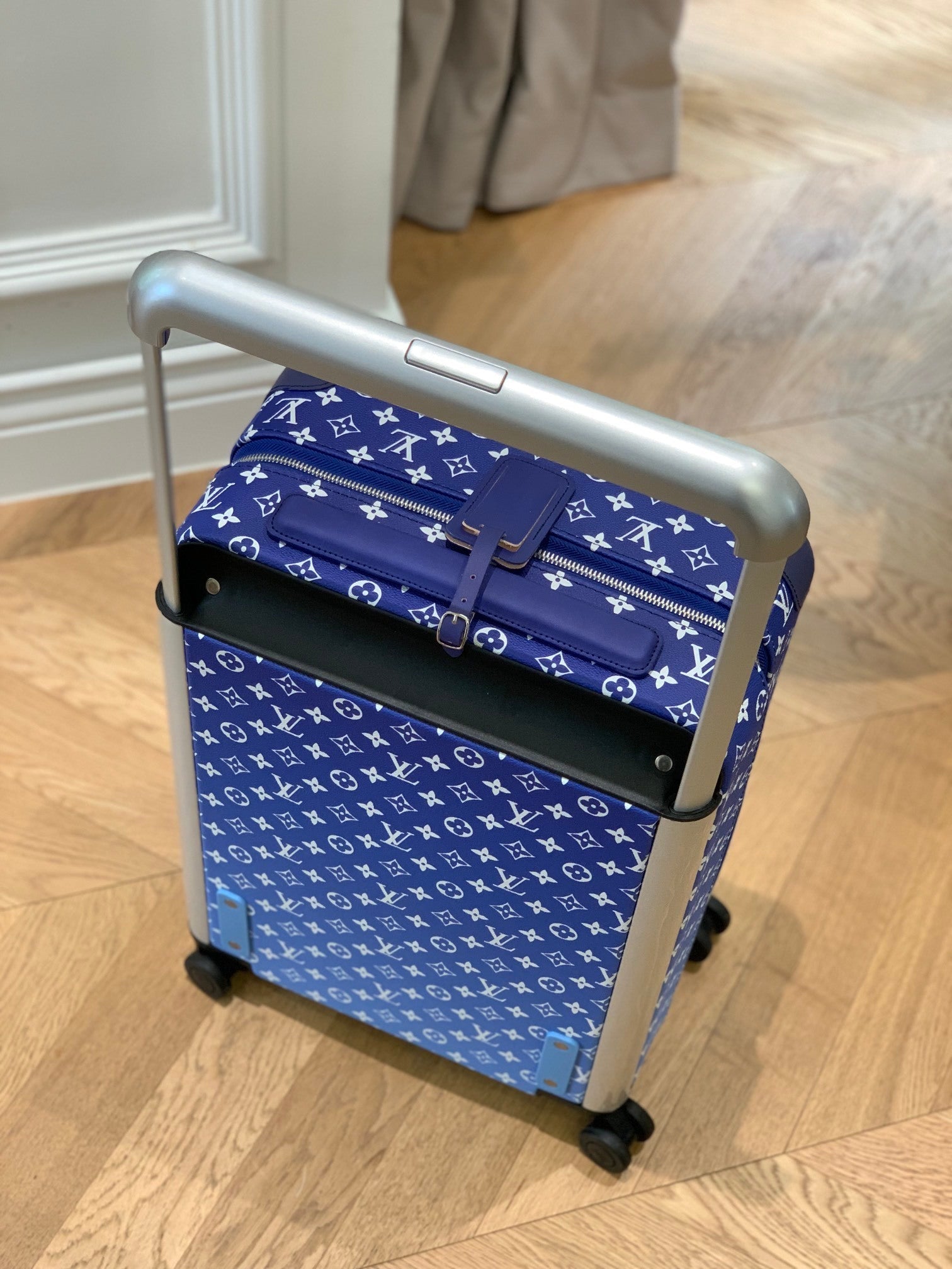 LOUIS VUITTON Horizon 55 Four-Wheel Trolley