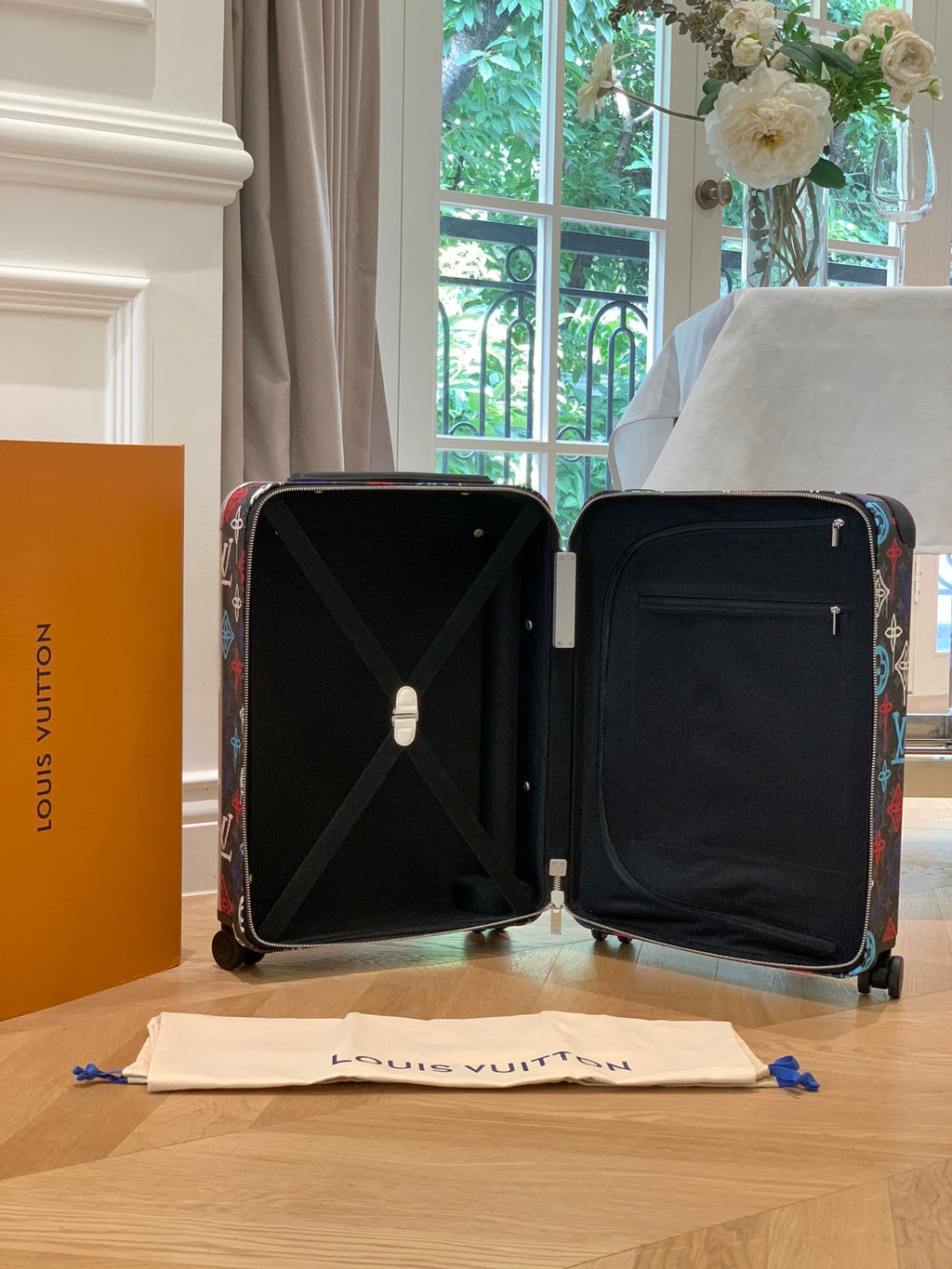 LOUIS VUITTON Horizon 55 Four-Wheel Trolley