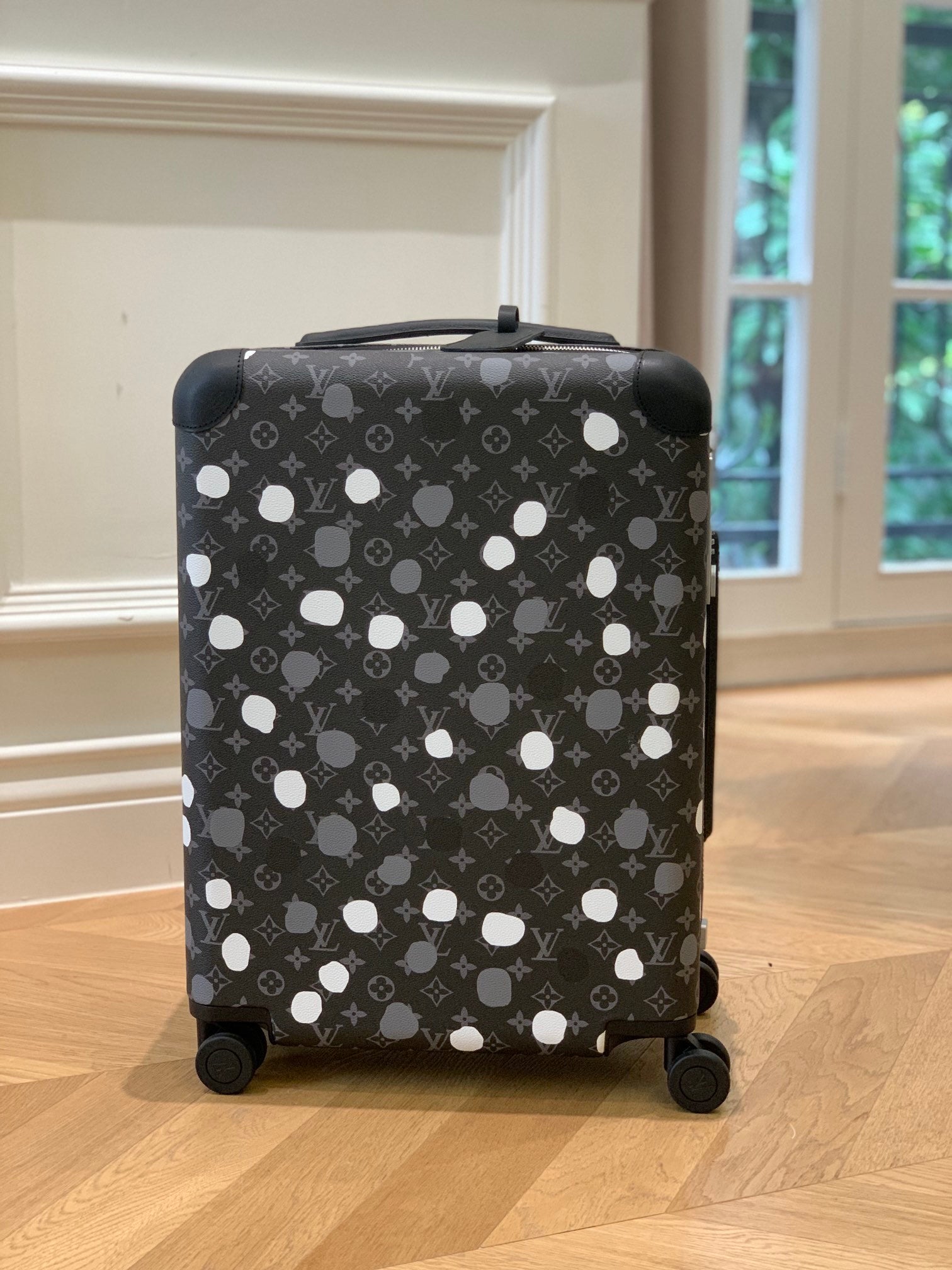 LOUIS VUITTON Horizon 55 Four-Wheel Trolley