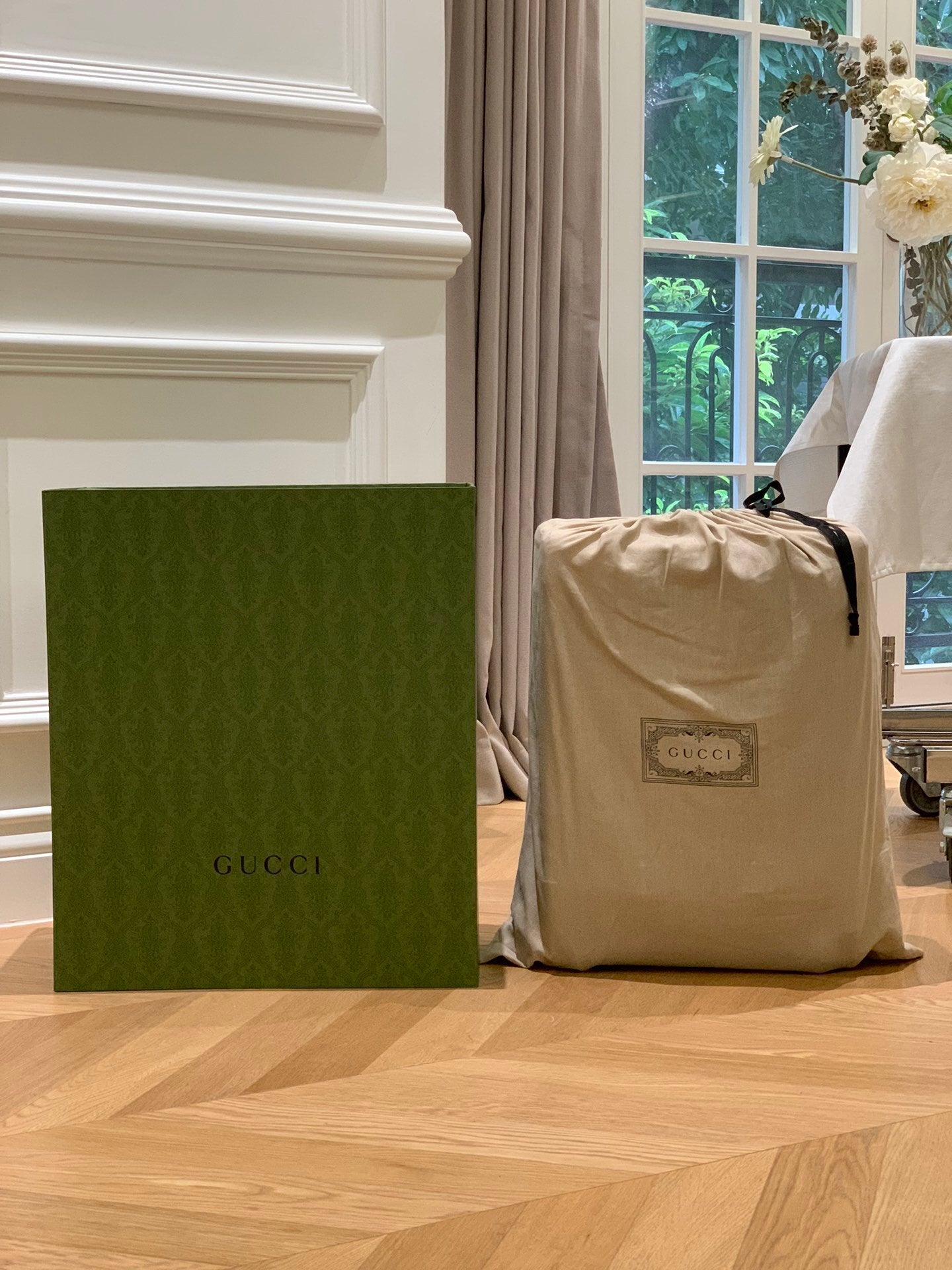 GUCCI x Globe-Trotter GG Supreme Trolley