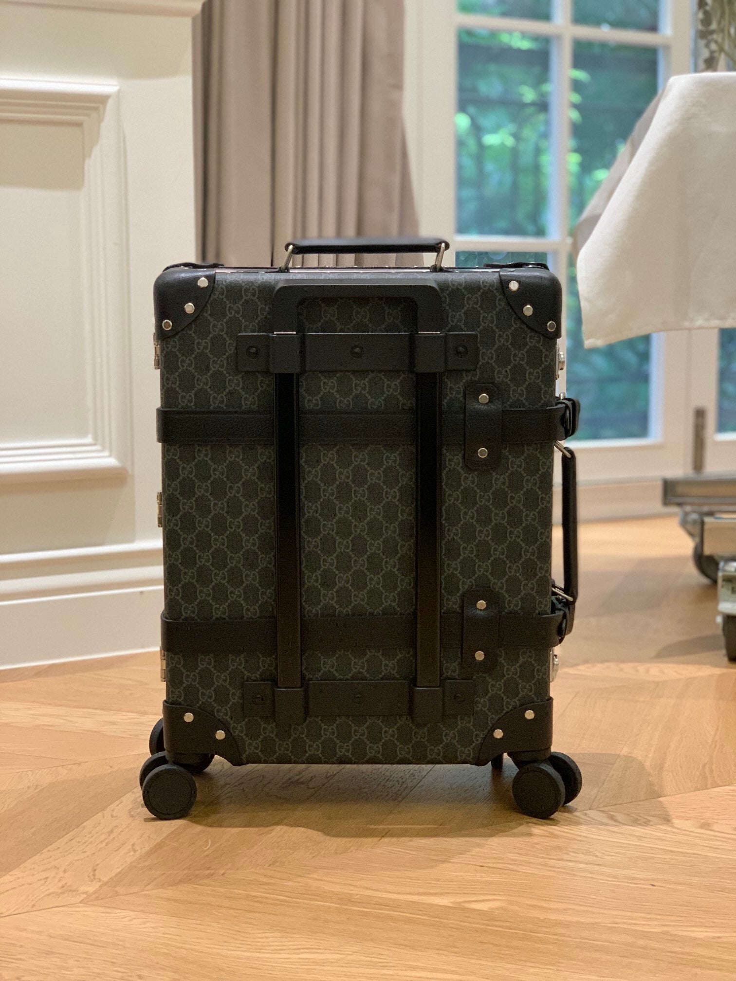 GUCCI x Globe-Trotter GG Supreme Trolley