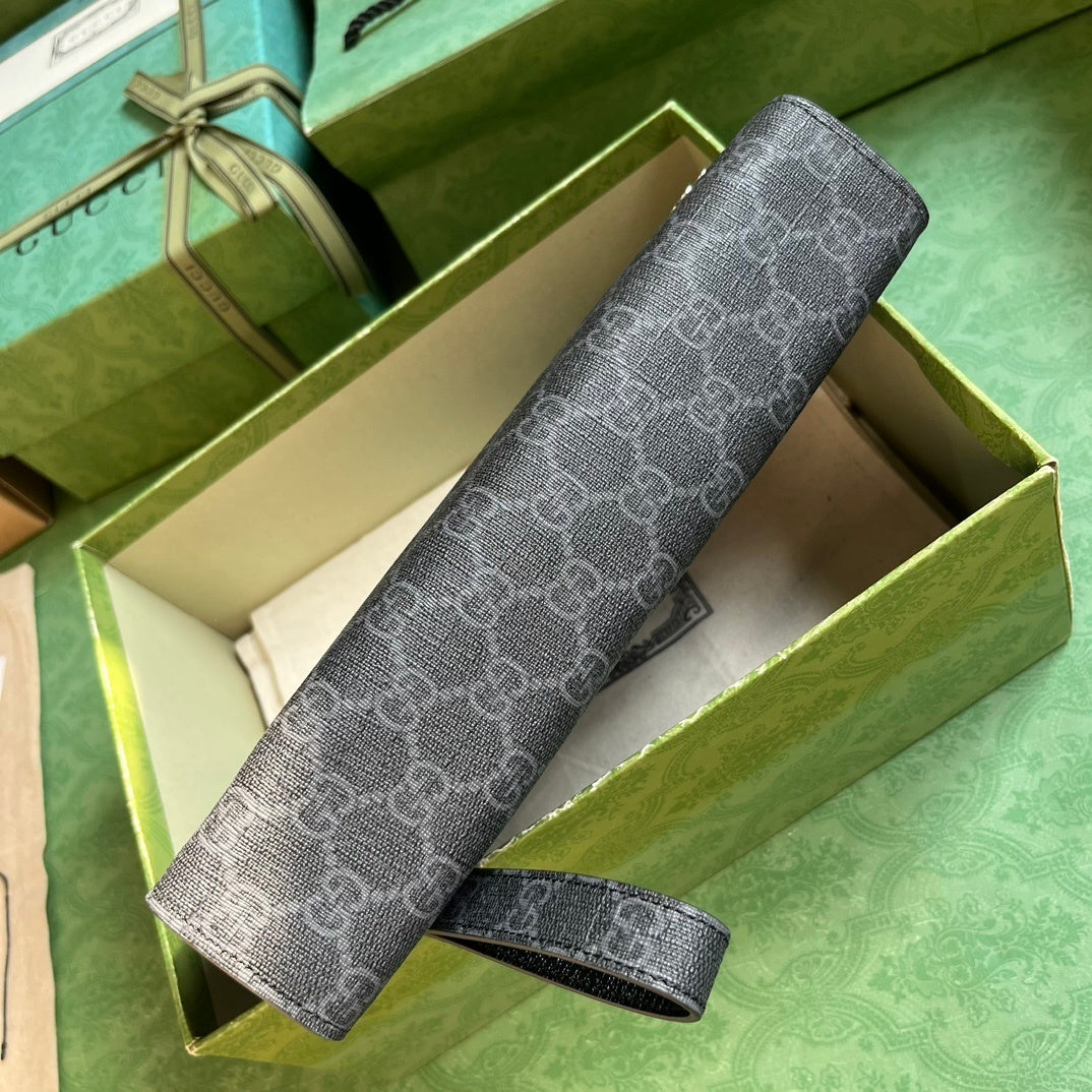 Gucci GG Supreme Clutch with GG Detail