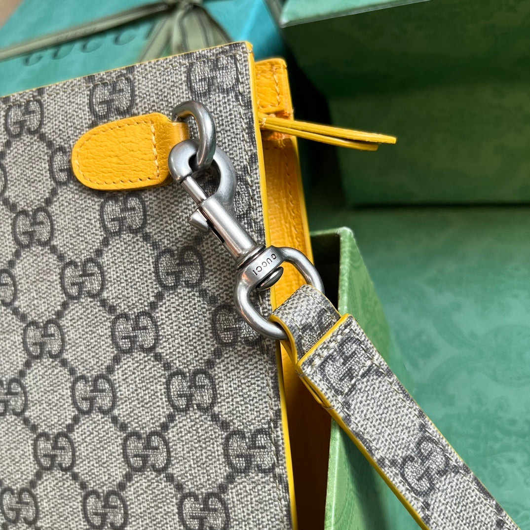 Gucci GG Supreme Clutch with GG Detail