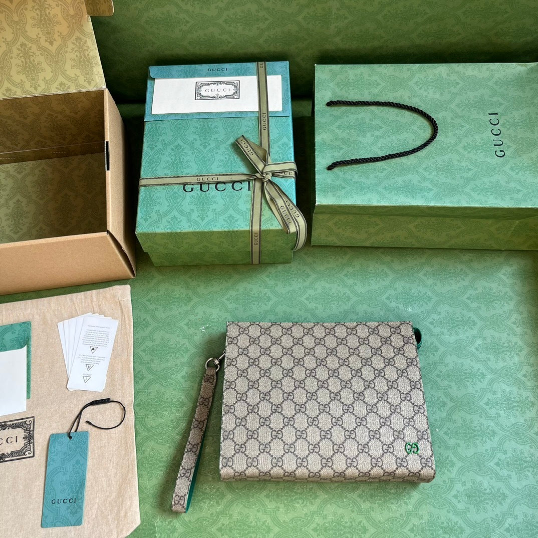 Gucci GG Supreme Clutch with GG Detail