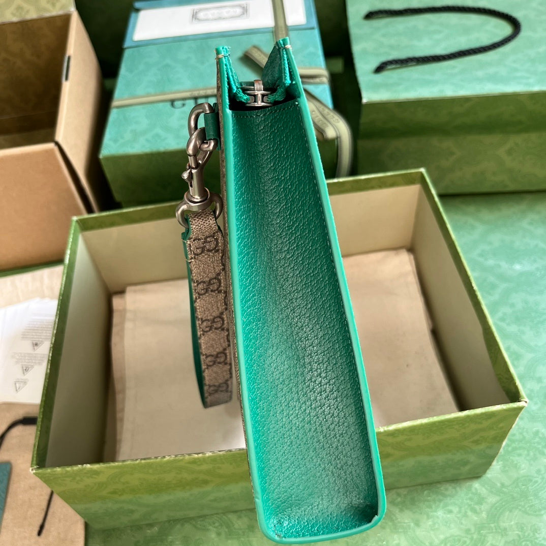 Gucci GG Supreme Clutch with GG Detail