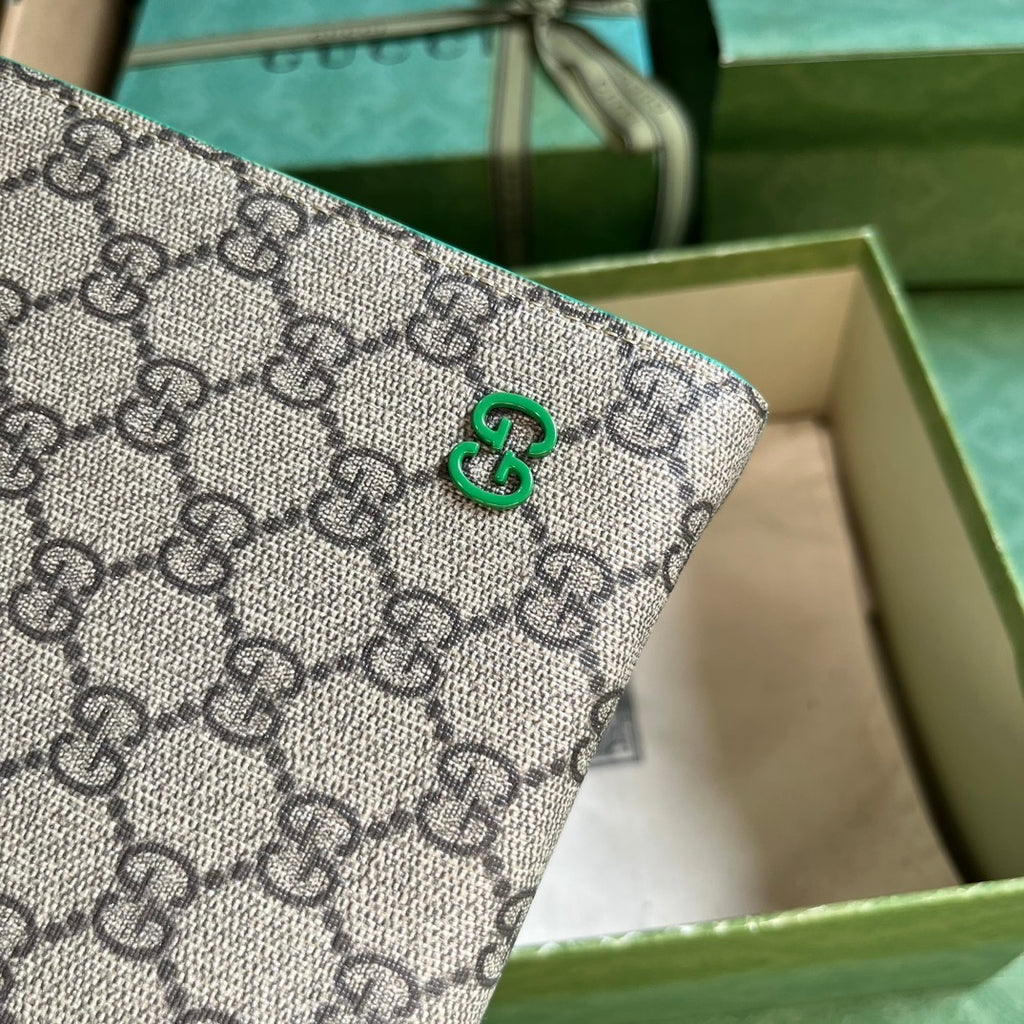 Gucci GG Supreme Clutch with GG Detail