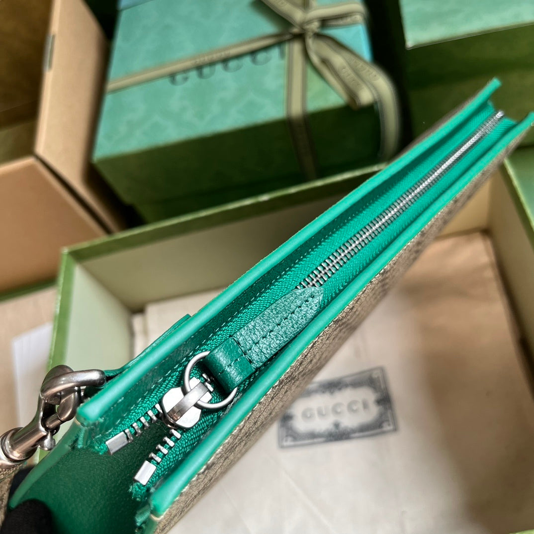 Gucci GG Supreme Clutch with GG Detail