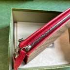 Gucci GG Supreme Clutch with GG Detail