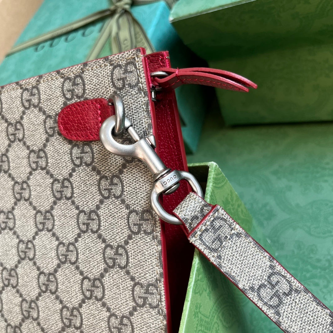 Gucci GG Supreme Clutch with GG Detail