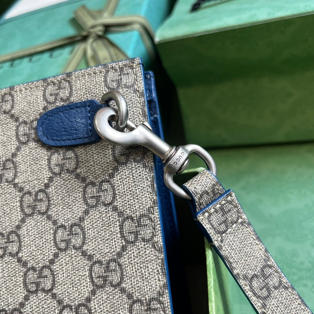 Gucci GG Supreme Clutch with GG Detail