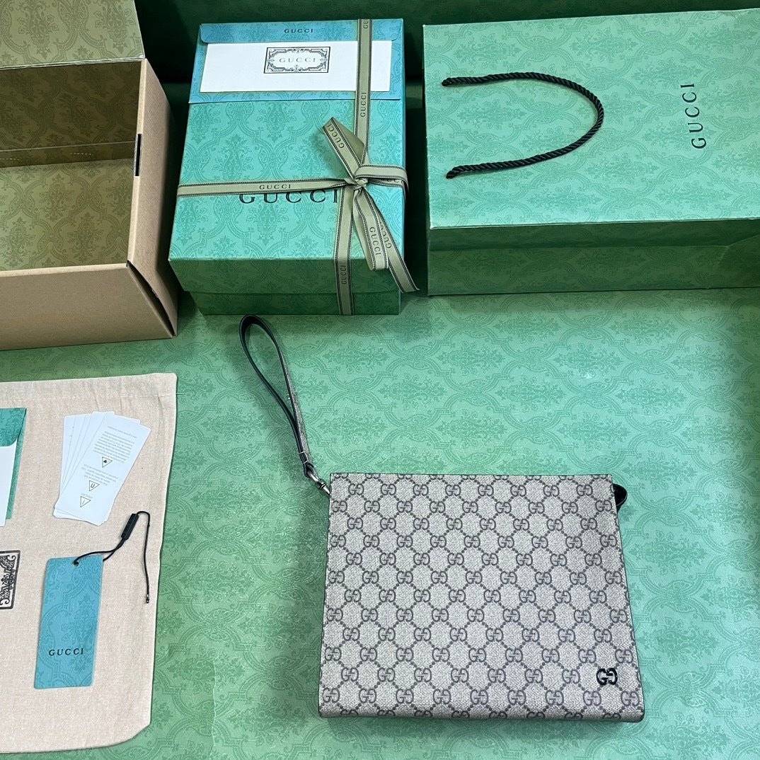 Gucci GG Supreme Clutch with GG Detail