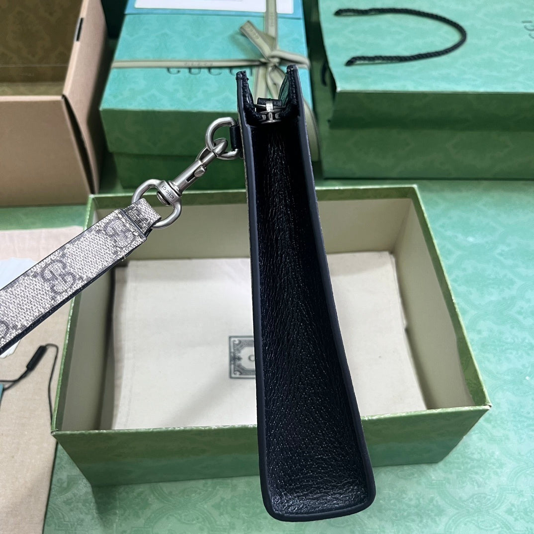 Gucci GG Supreme Clutch with GG Detail