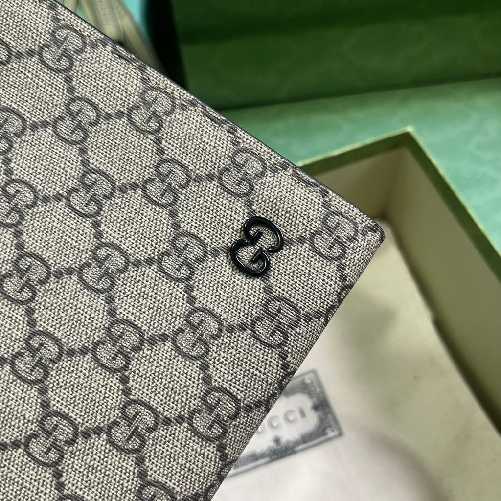Gucci GG Supreme Clutch with GG Detail