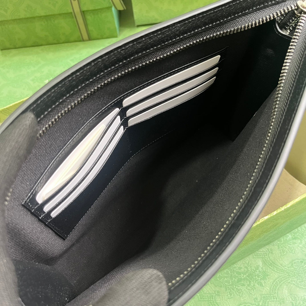 Gucci GG Supreme Clutch with GG Detail