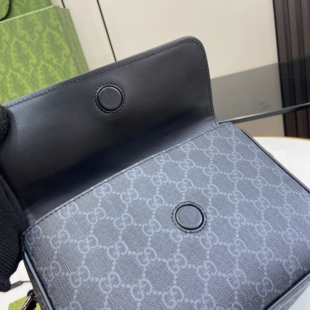 Gucci GG Supreme Small Crossbody Bag