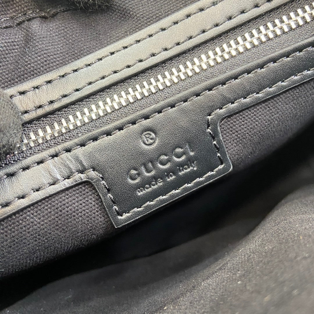 Gucci GG Supreme Small Crossbody Bag