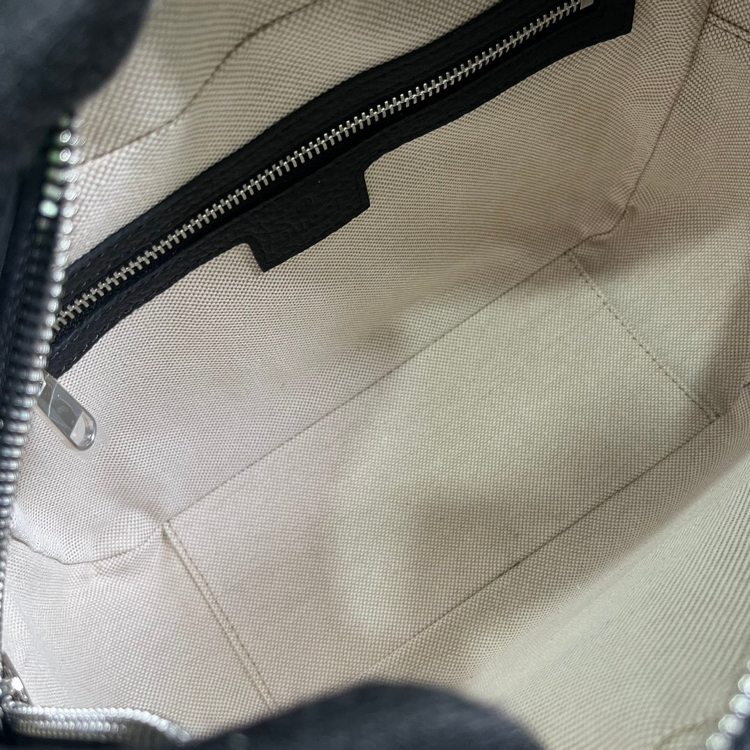 Gucci Jumbo GG Medium Messenger Bag