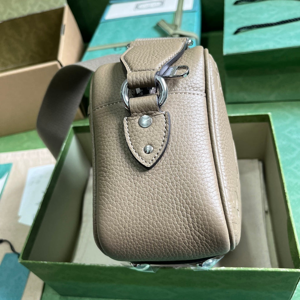 Gucci Jumbo GG Medium Messenger Bag