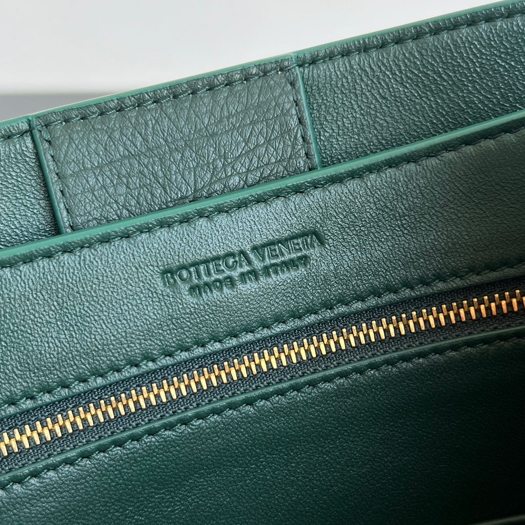 Bottega Veneta Andiamo Handbag (Ostrich Leather)