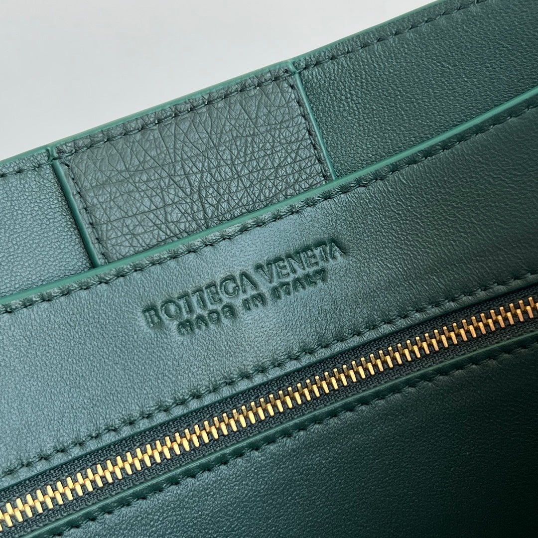 Bottega Veneta Andiamo Handbag (Ostrich Leather)