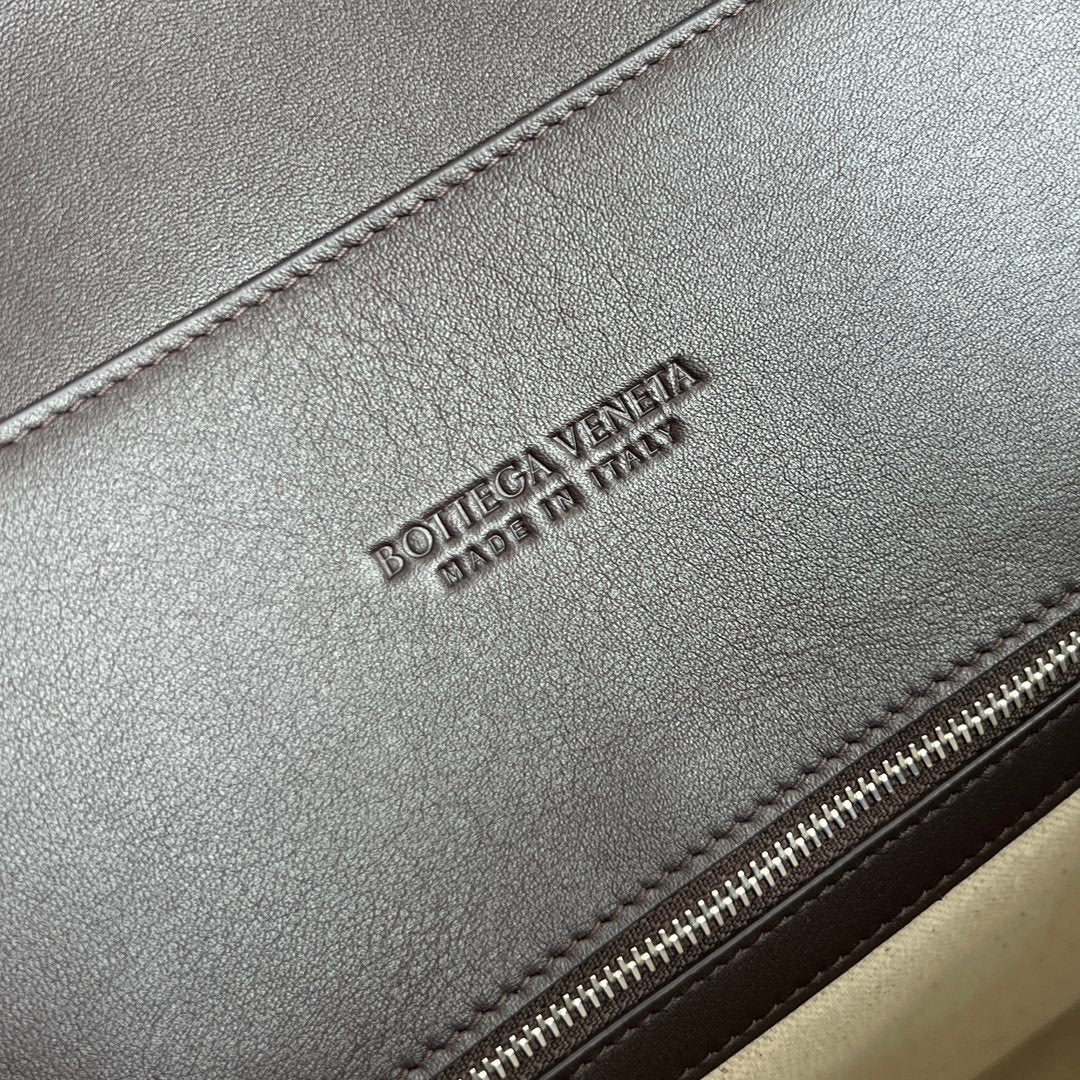 Bottega Veneta Andiamo Bag (Unisex)