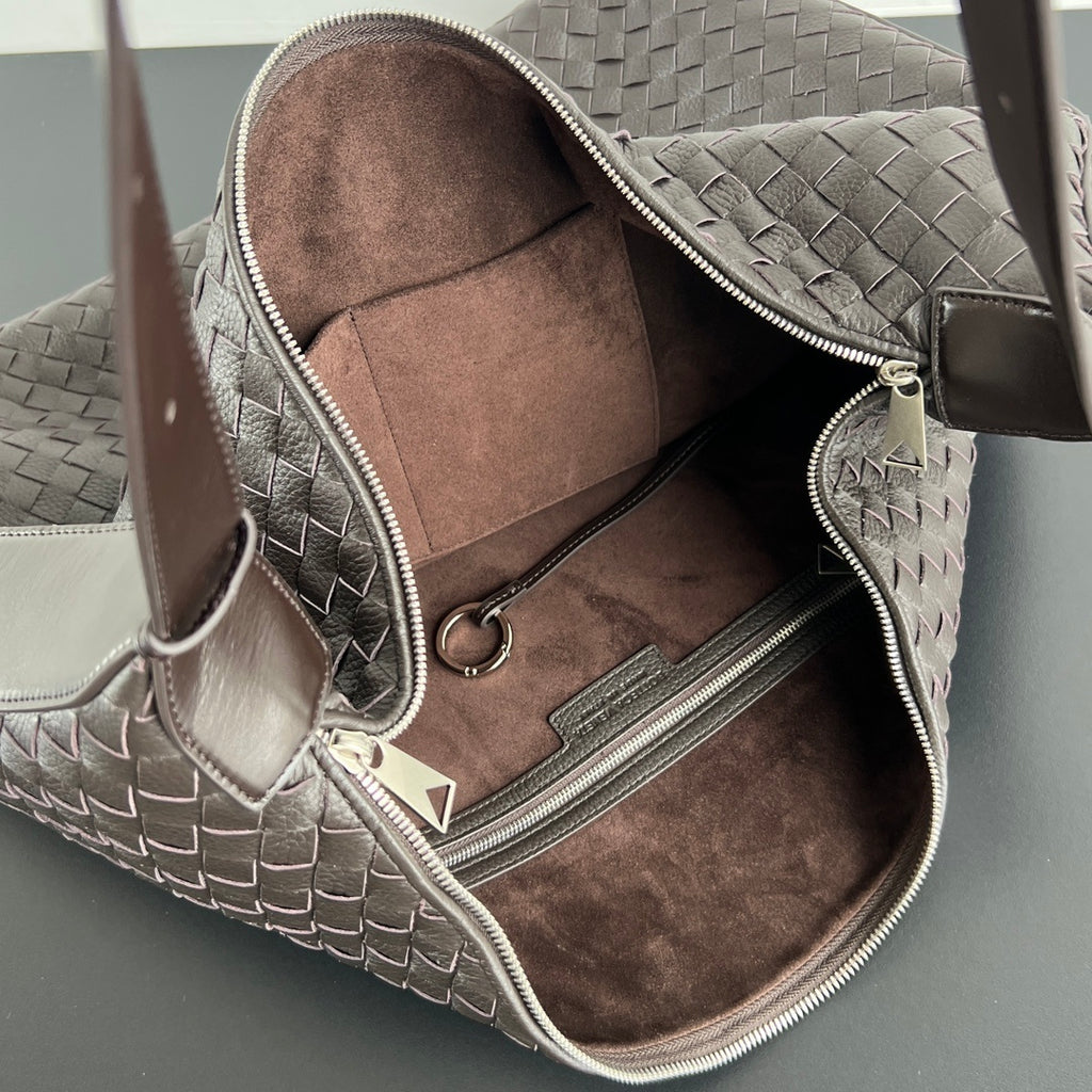 Bottega Veneta Traveller Deerskin Hobo Bag