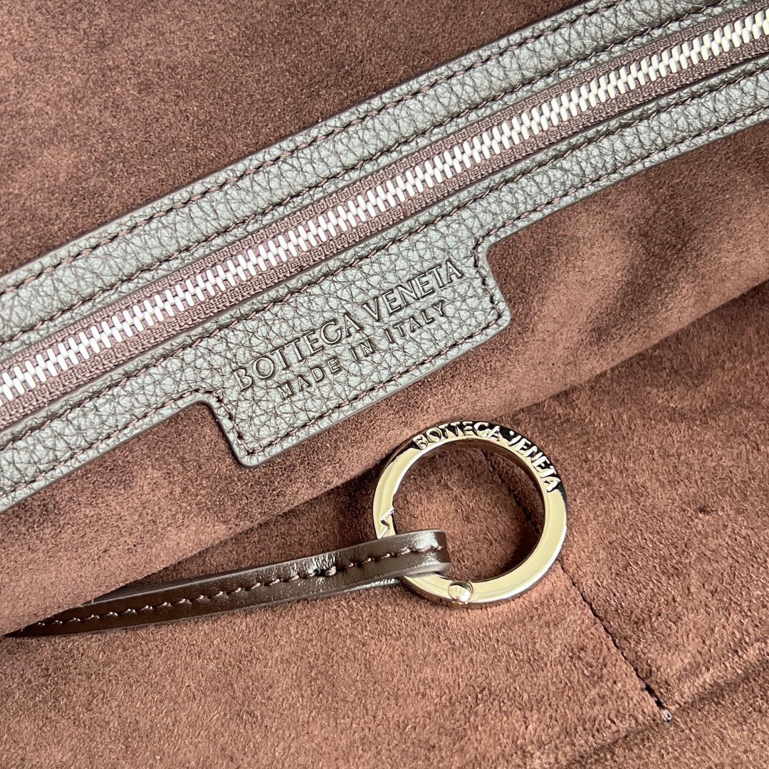 Bottega Veneta Traveller Deerskin Hobo Bag
