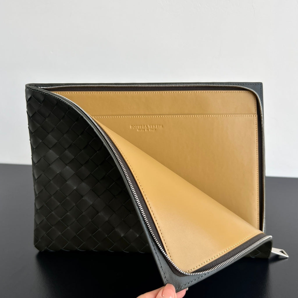 Bottega Veneta Half-Zip Intrecciato Clutch