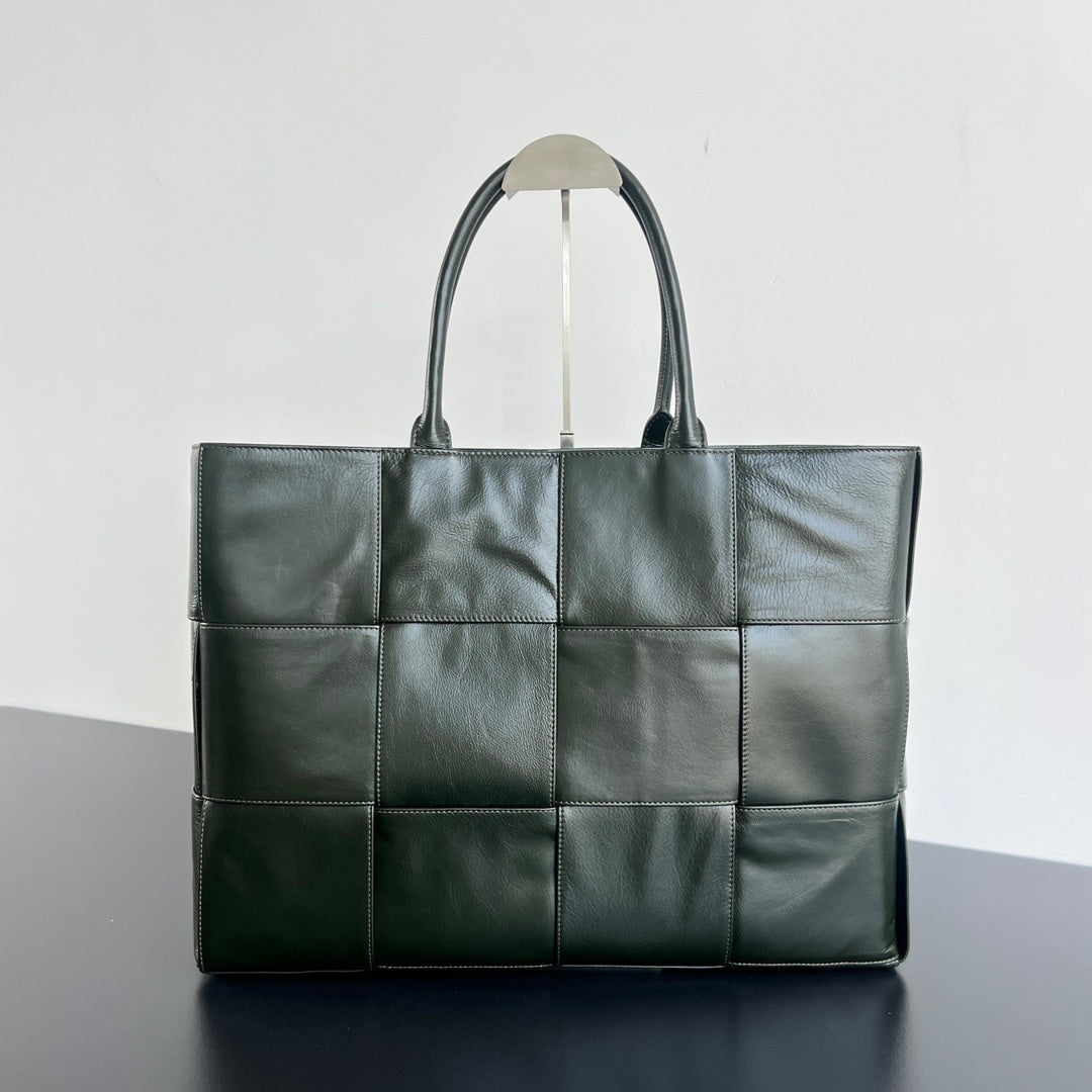 Bottega Veneta Arco Tote Bag (Large)