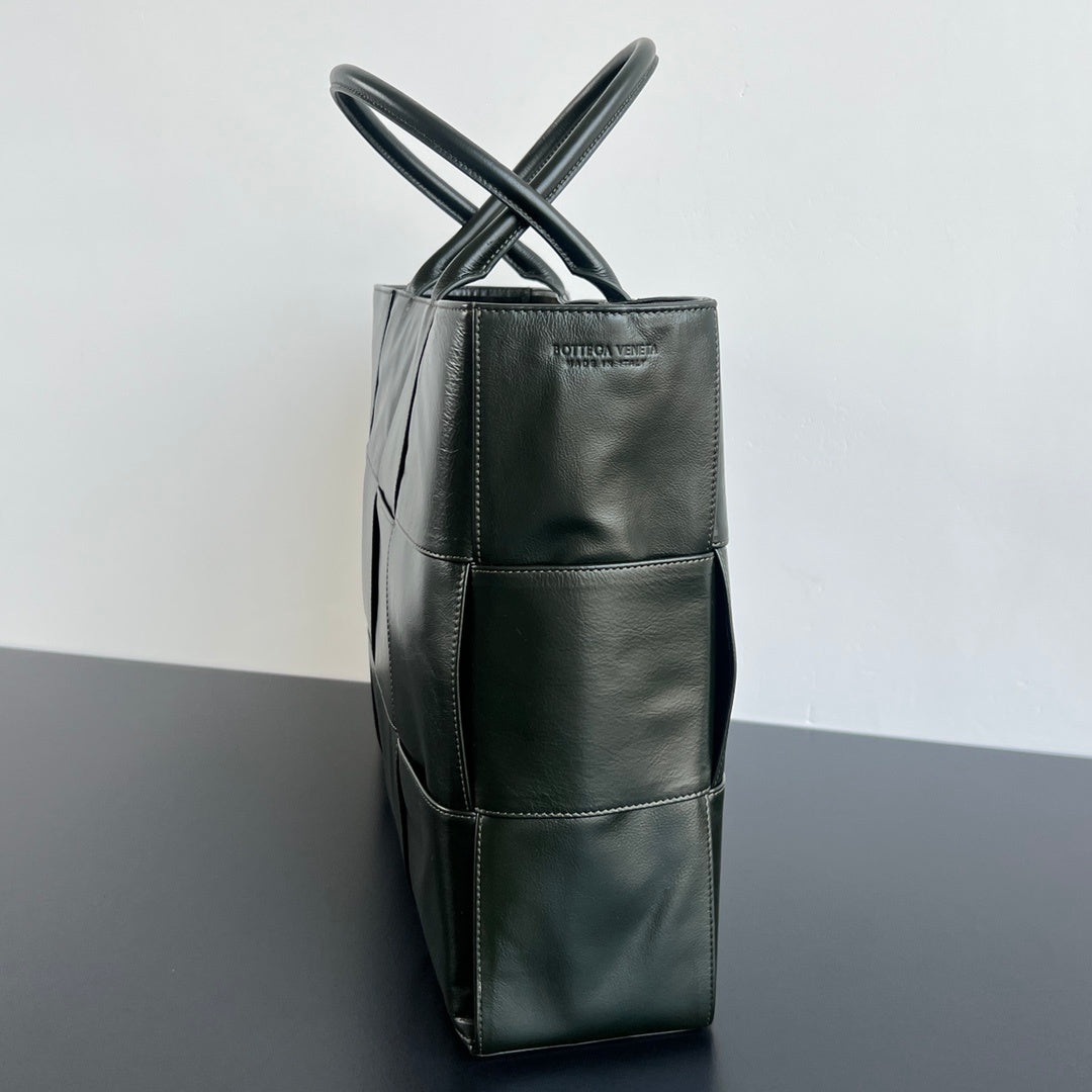 Bottega Veneta Arco Tote Bag (Large)