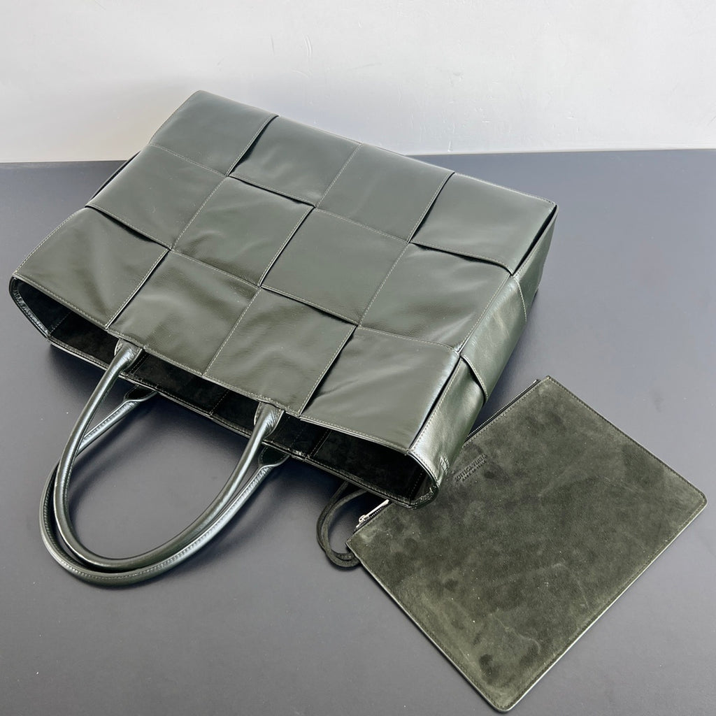 Bottega Veneta Arco Tote Bag (Large)