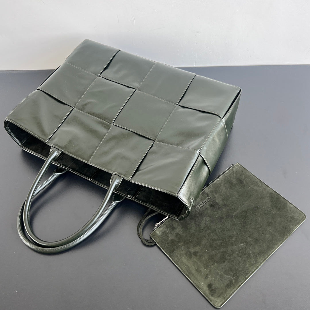 Bottega Veneta Arco Tote Bag (Large)