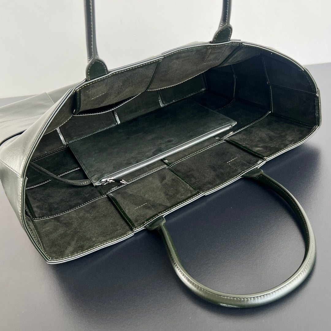 Bottega Veneta Arco Tote Bag (Large)