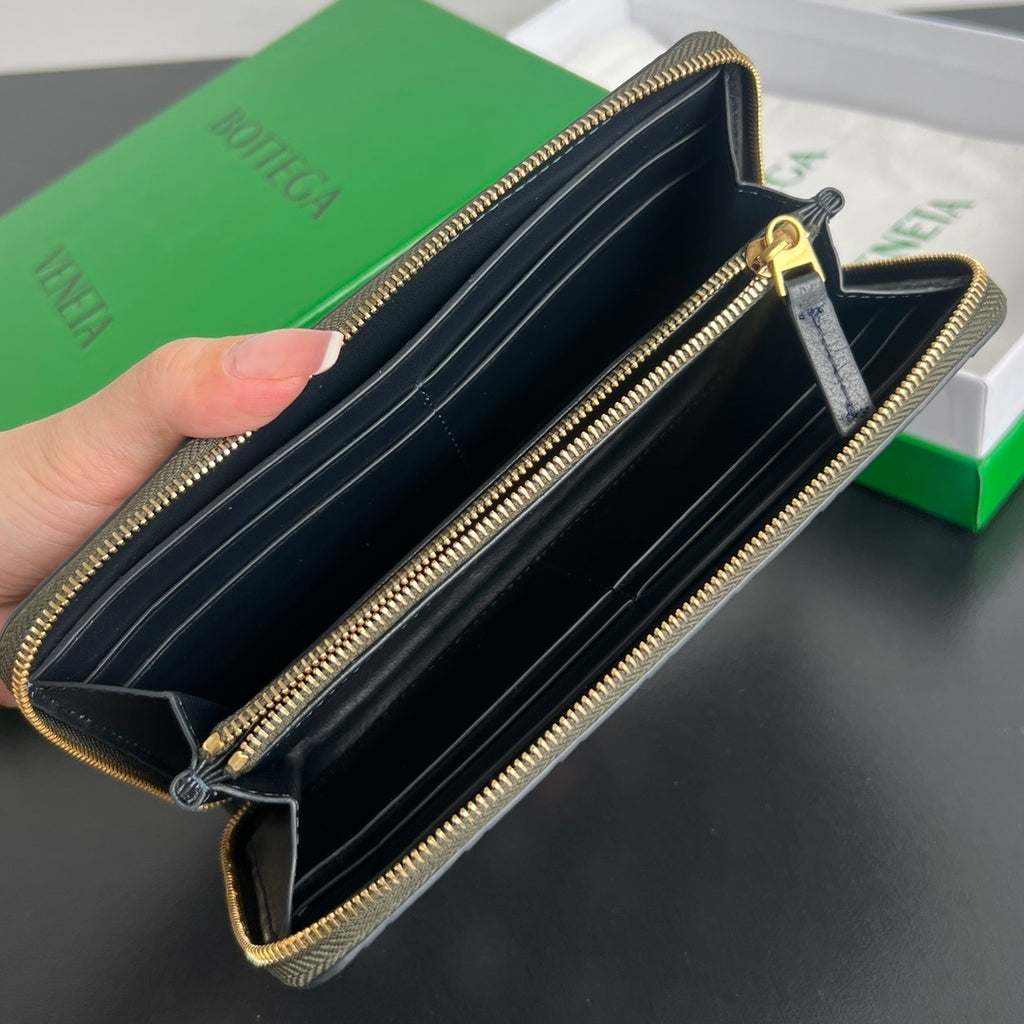 Bottega Veneta Men’s Woven Wallet