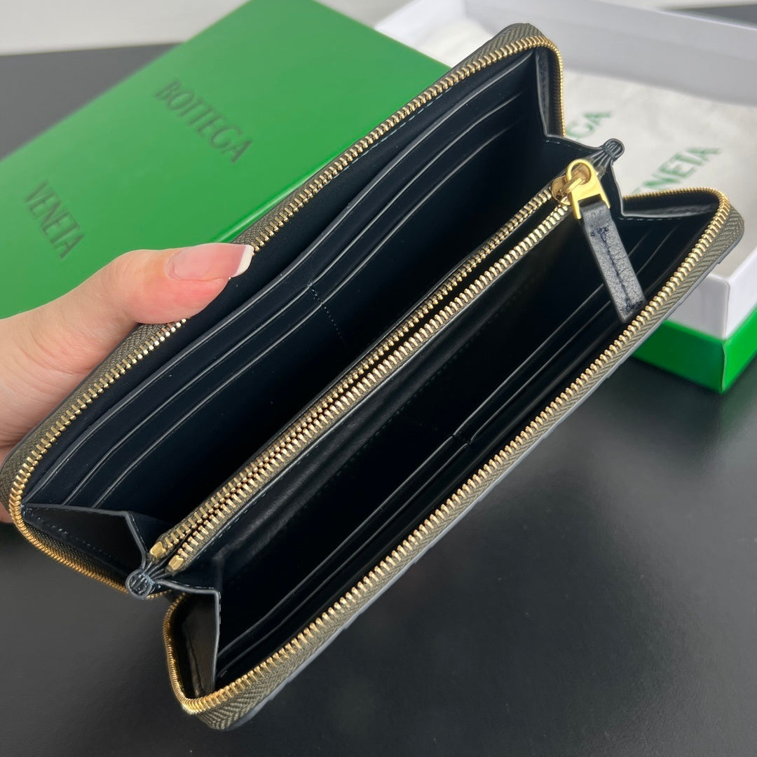Bottega Veneta Men’s Woven Wallet