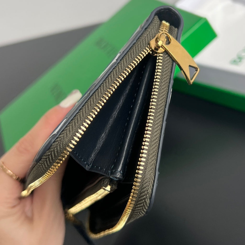 Bottega Veneta Men’s Woven Wallet