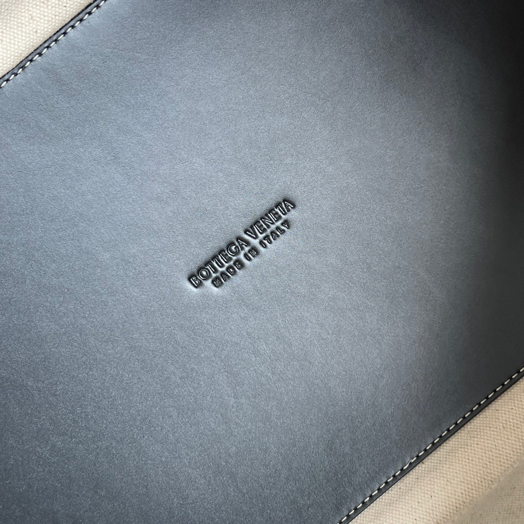 Bottega Veneta Andiamo Handbag