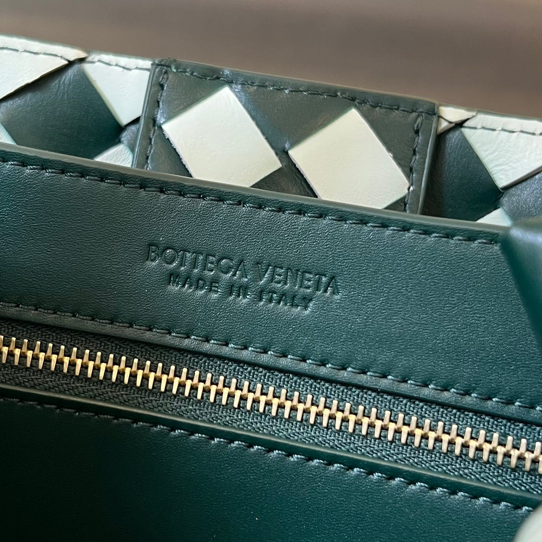 Bottega Veneta Andiamo Handbag