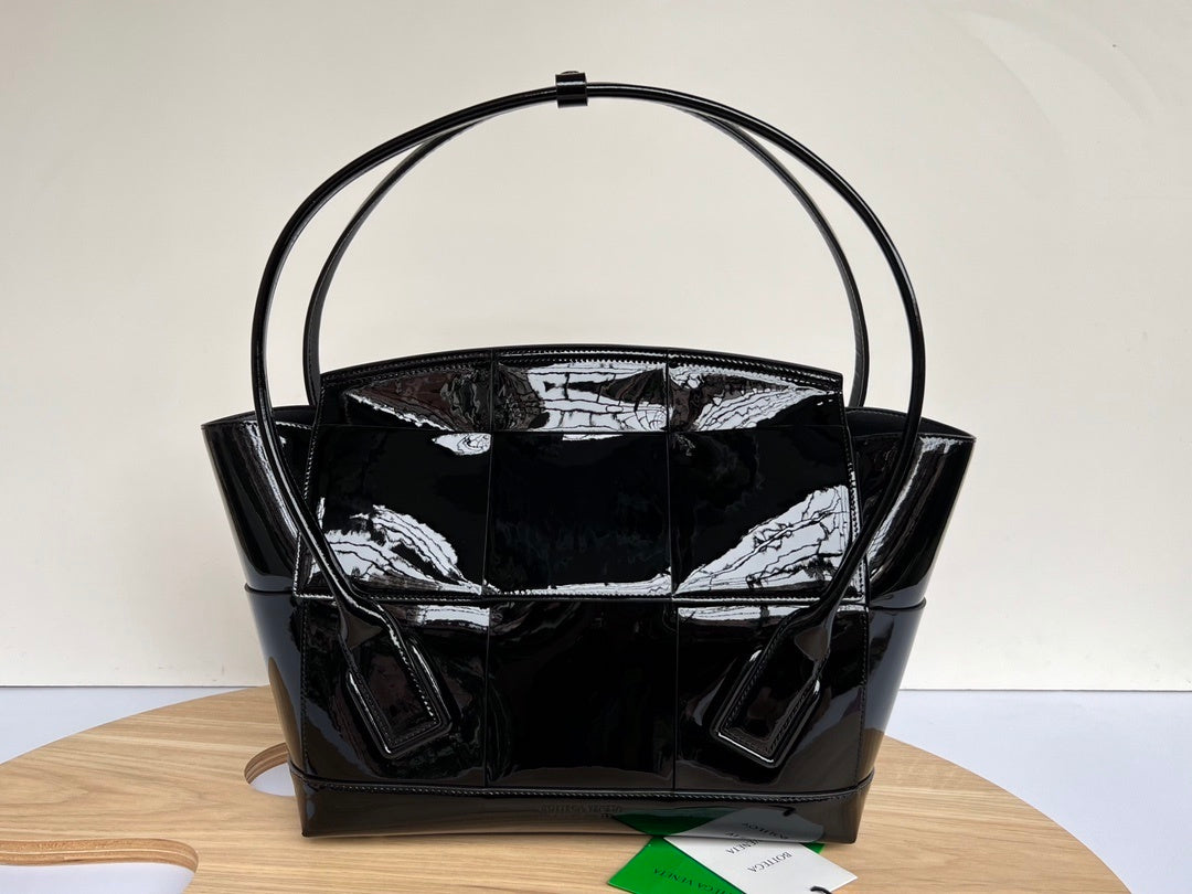 Bottega Veneta Arco 48 Handbag
