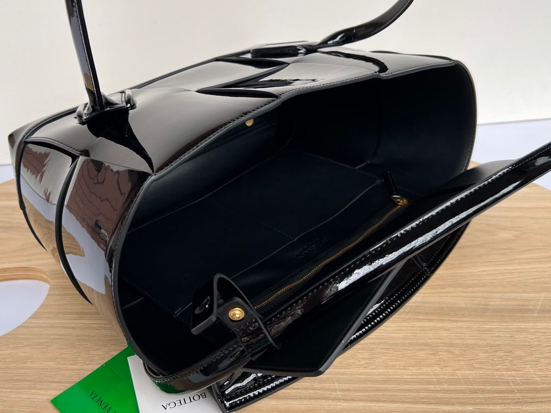 Bottega Veneta Arco 48 Handbag