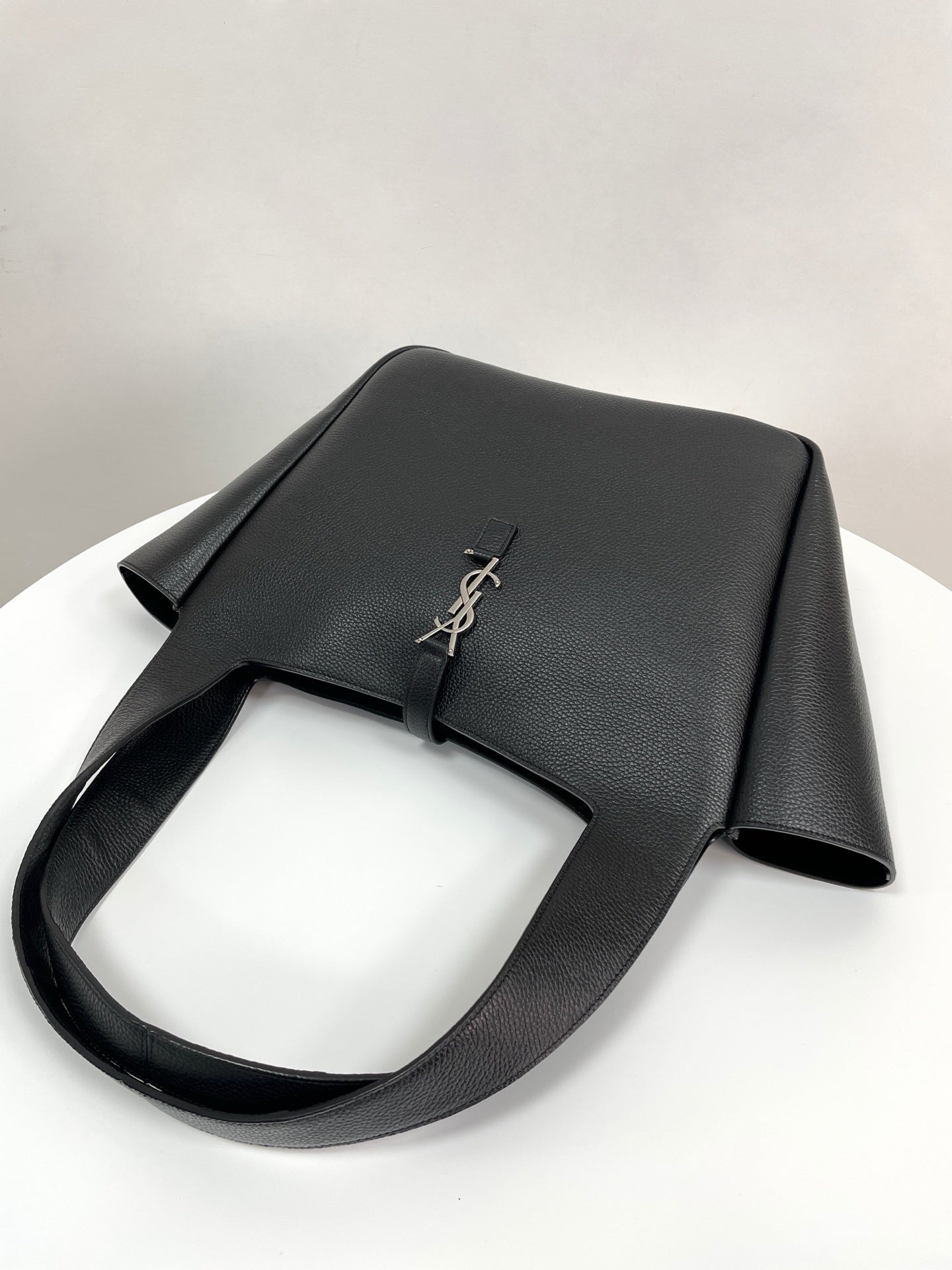 YSL Yves Saint Laurent BEA Tote Bag