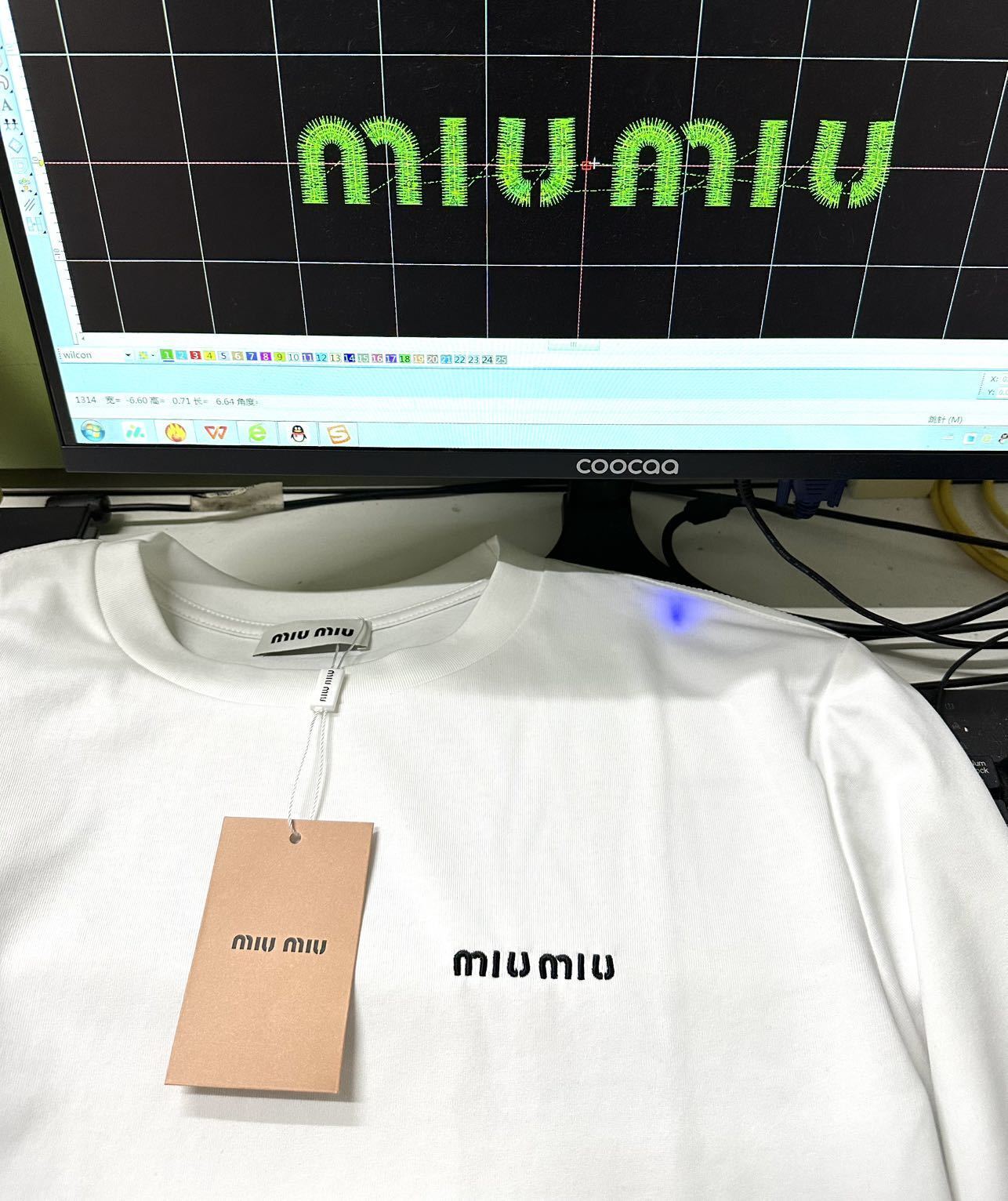 Miu Miu 25SS Classic Embroidered Logo Letter T-Shirt