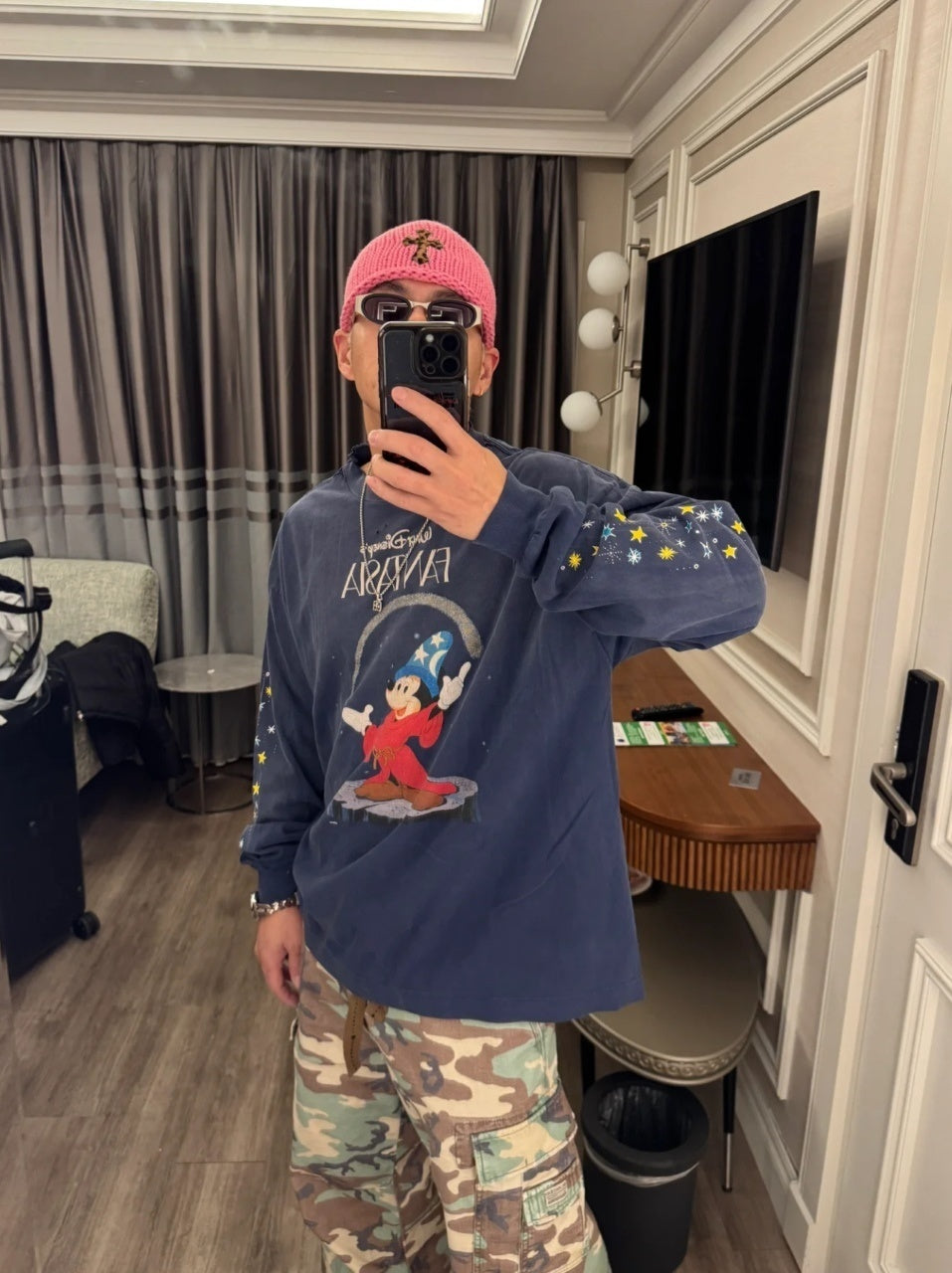Saint Mxxxxxx Fantasy Mickey Print Sweatshirt