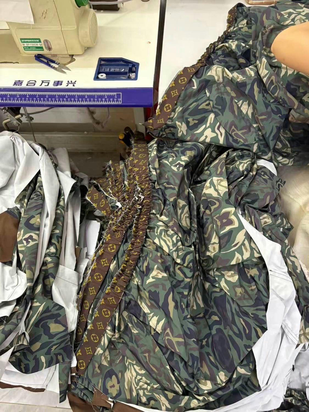 Louis Vuitton Camouflage Monogram Double-sided Windbreaker