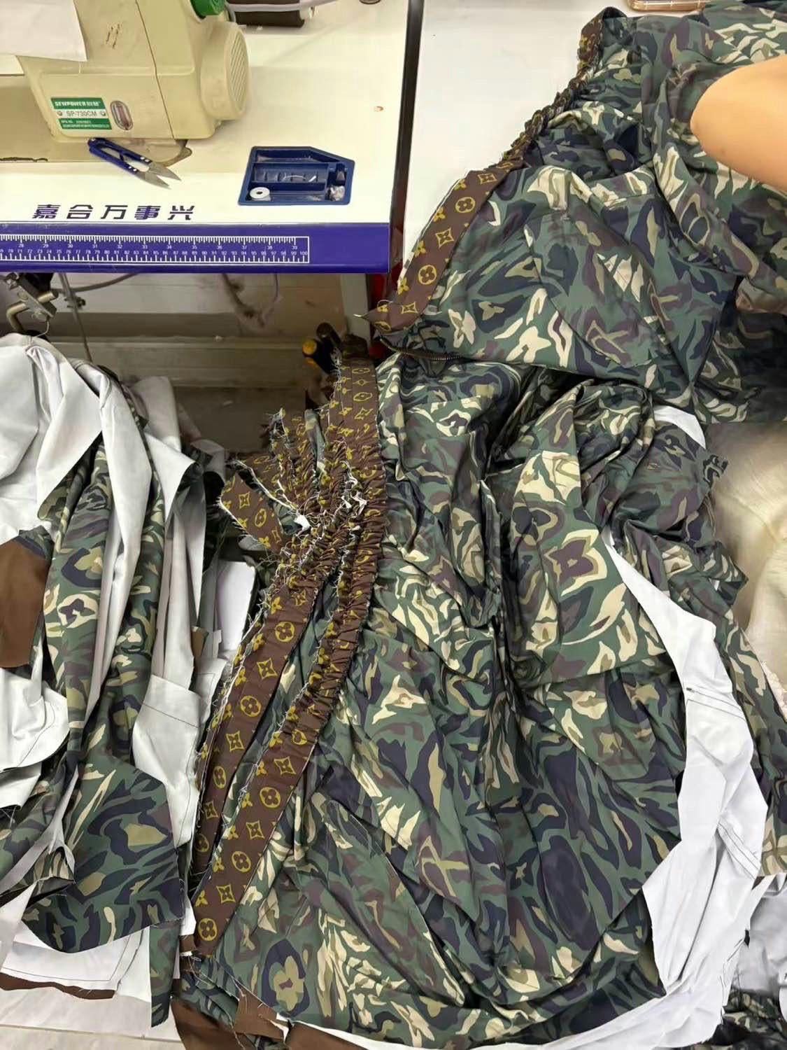 Louis Vuitton Camouflage Monogram Double-sided Windbreaker